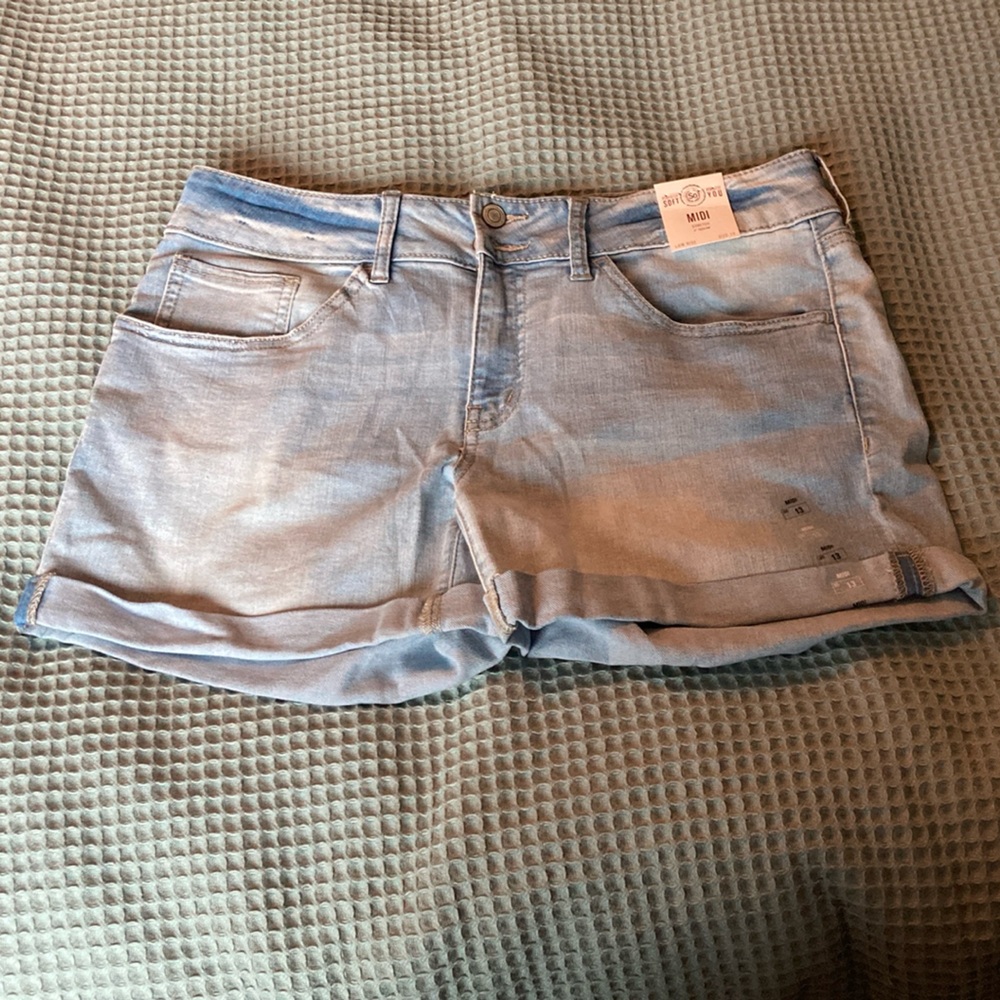 Brand New SO Light Blue Denim Size 13 MIDI Stretch Shorts